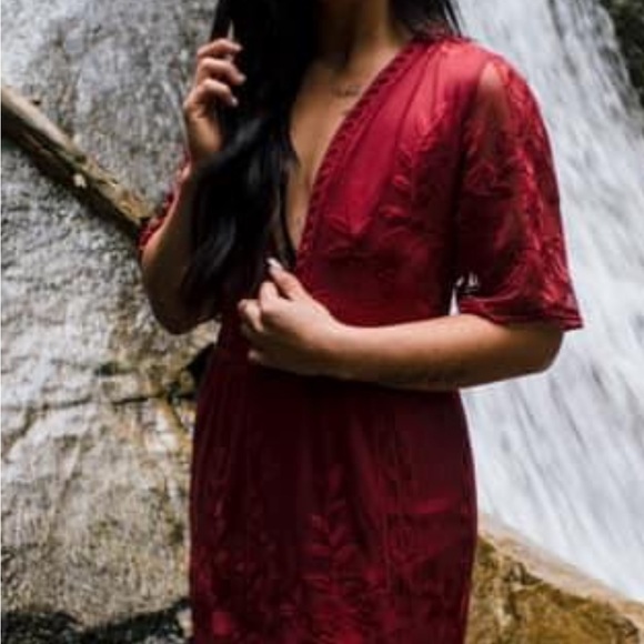 Beautiful dress wore once for a photo shoot size small - Picture 2 of 4